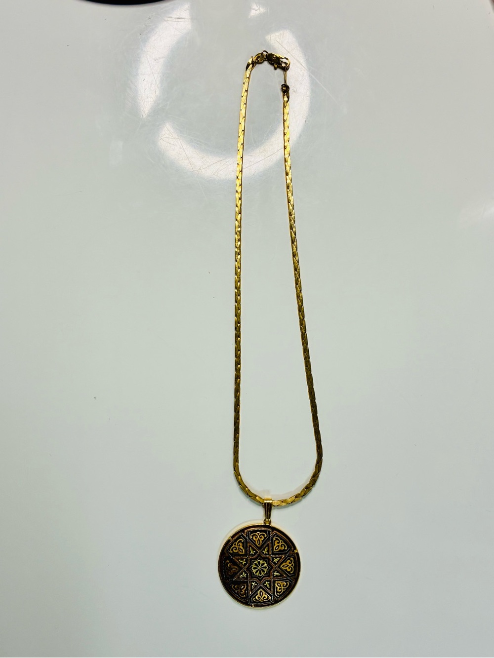 VTG Damascene Gold-Tone Star Medallion Pendant Necklace - INCLUDES CHAIN LINK - Picture 11 of 15
